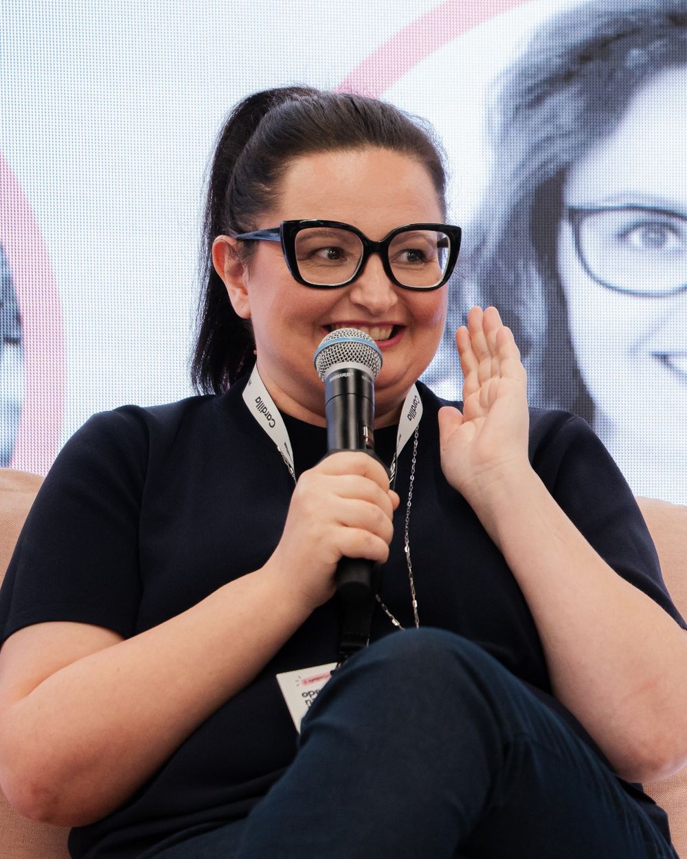 Agnieszka Korach podczas wystąpienia na konferencji Operacje na otwartym biurze